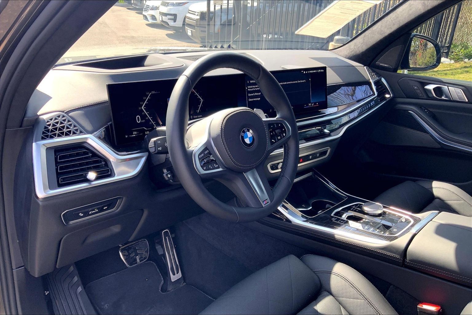 Used 2026 BMW X7 xDrive40i w/ M Sport Package AWD/4WD image 17