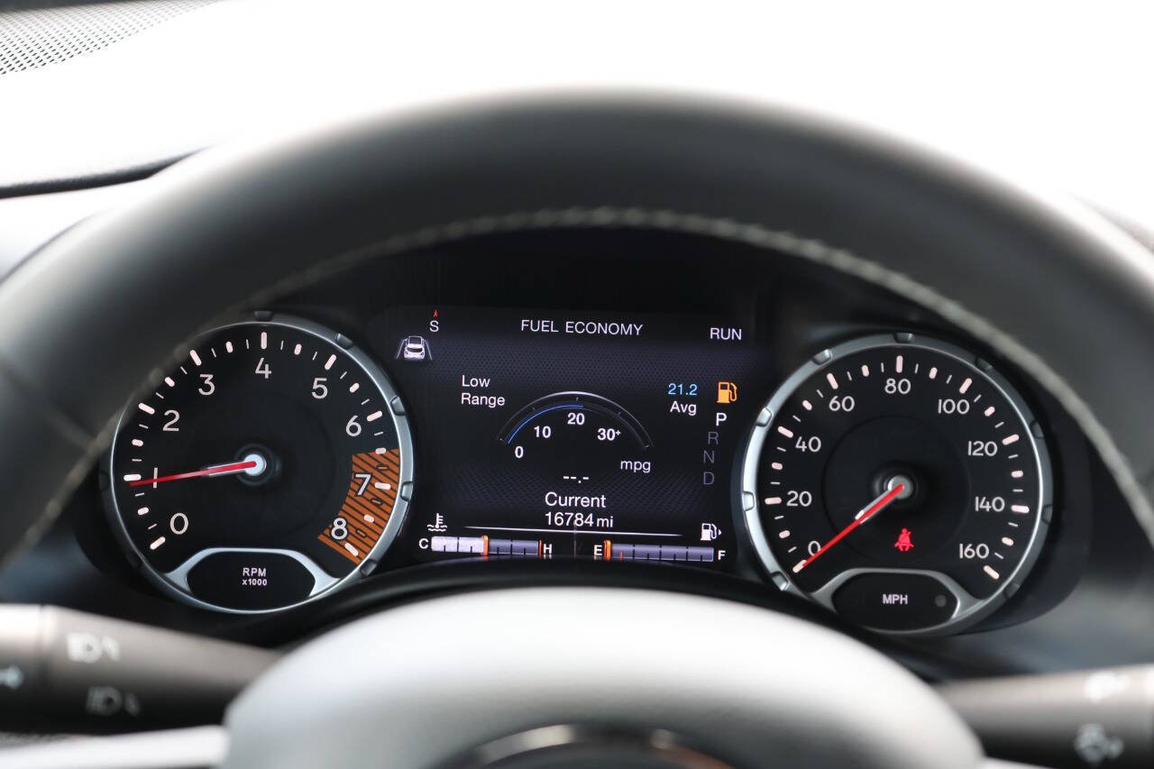Used 2021 Jeep Renegade Latitude w/ Luxury Group II AWD/4WD image 19