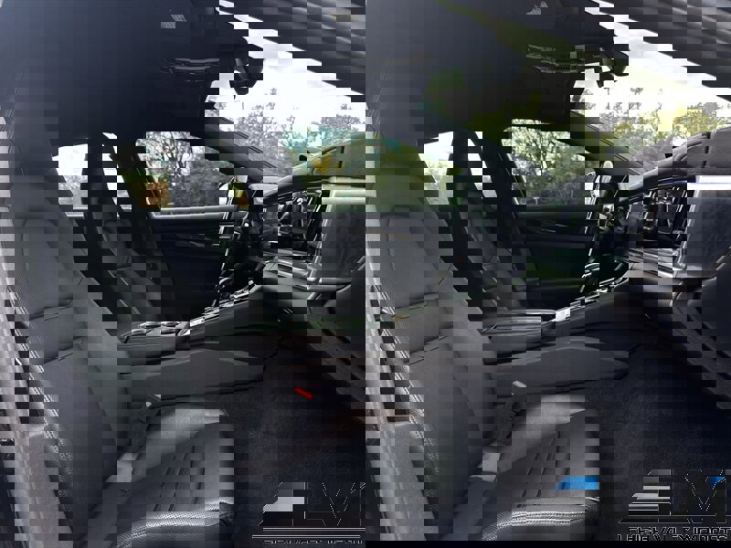 Used 2017 Porsche Panamera 4 AWD/4WD image 19