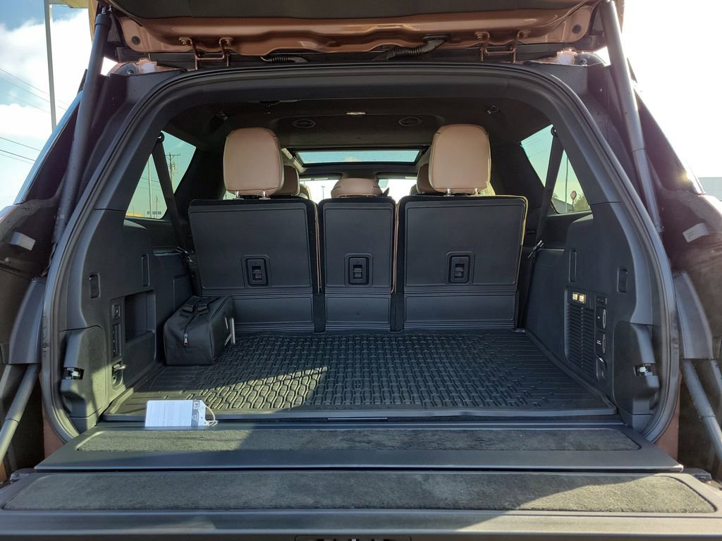 New 2025 Lincoln Navigator L Black Label image 10