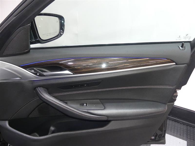Used 2018 BMW 530i xDrive image 19