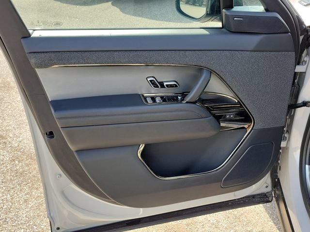 Used 2025 Land Rover Range Rover Sport SE AWD/4WD image 17