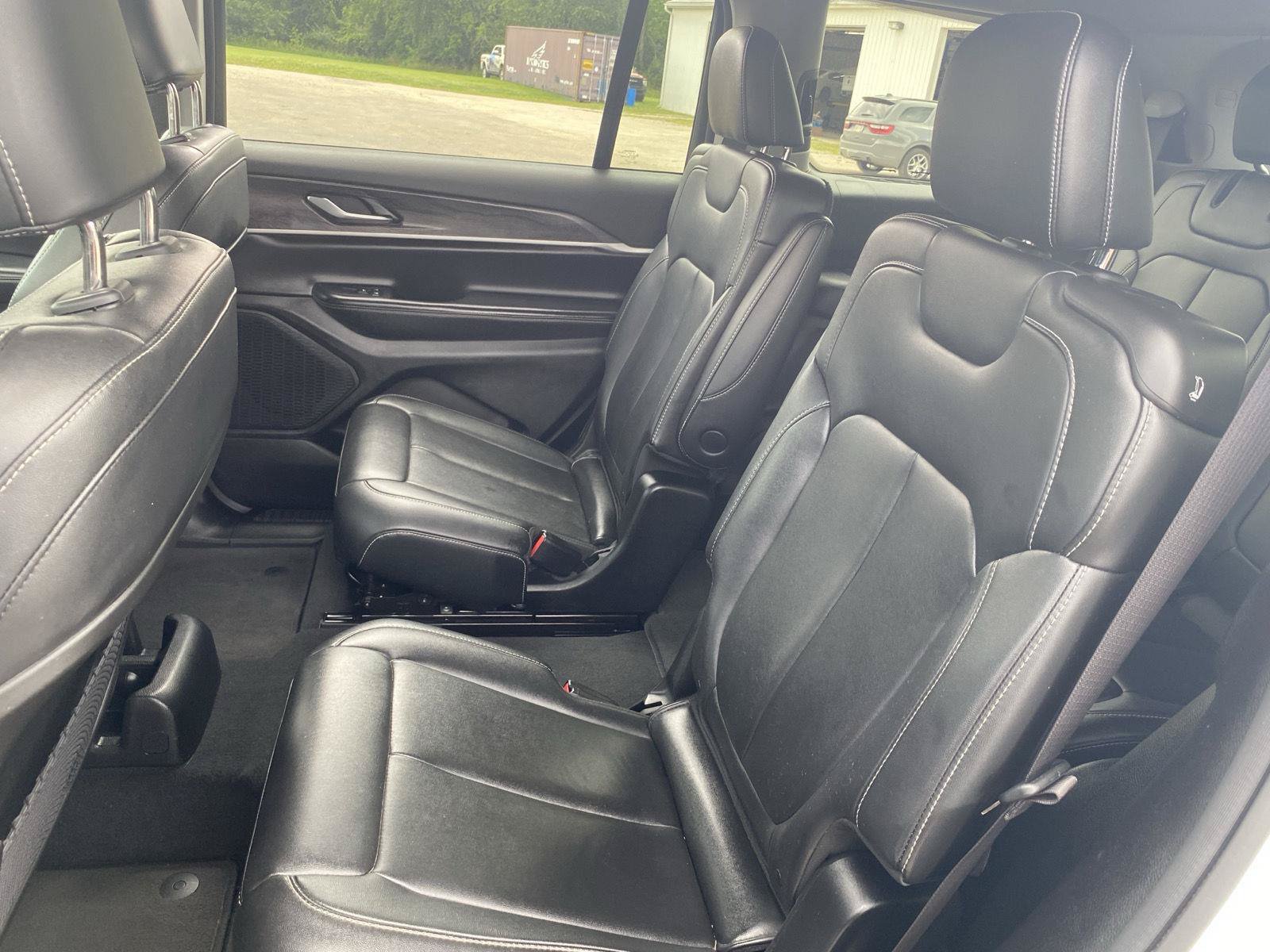 Used 2023 Jeep Grand Cherokee L Limited AWD/4WD image 32