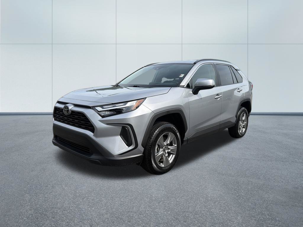Used 2025 Toyota RAV4 XLE AWD/4WD image 2