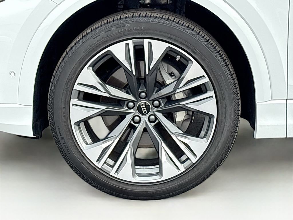 Used 2025 Audi Q8 Premium Plus AWD/4WD image 30