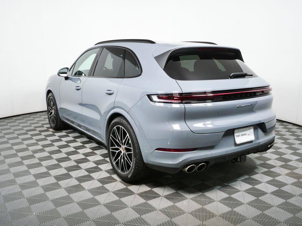 Certified 2026 Porsche Cayenne S AWD/4WD image 3