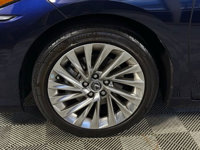 Used 2023 Lexus ES 350 Luxury w/ Accessory Package (Z1) image 17