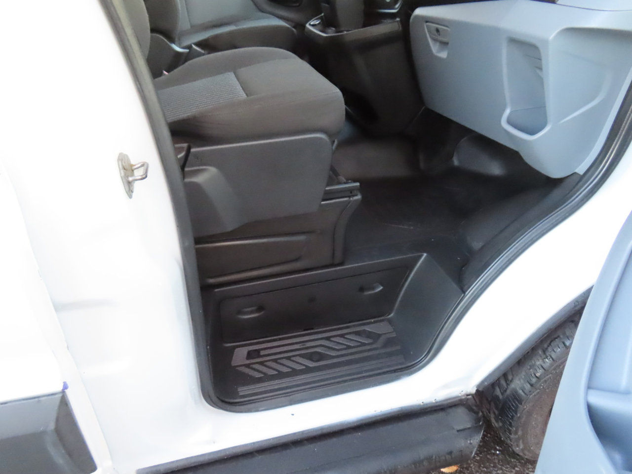 Used 2018 Ford Transit 250 130 Low Roof w/ Exterior Upgrade Package image 19