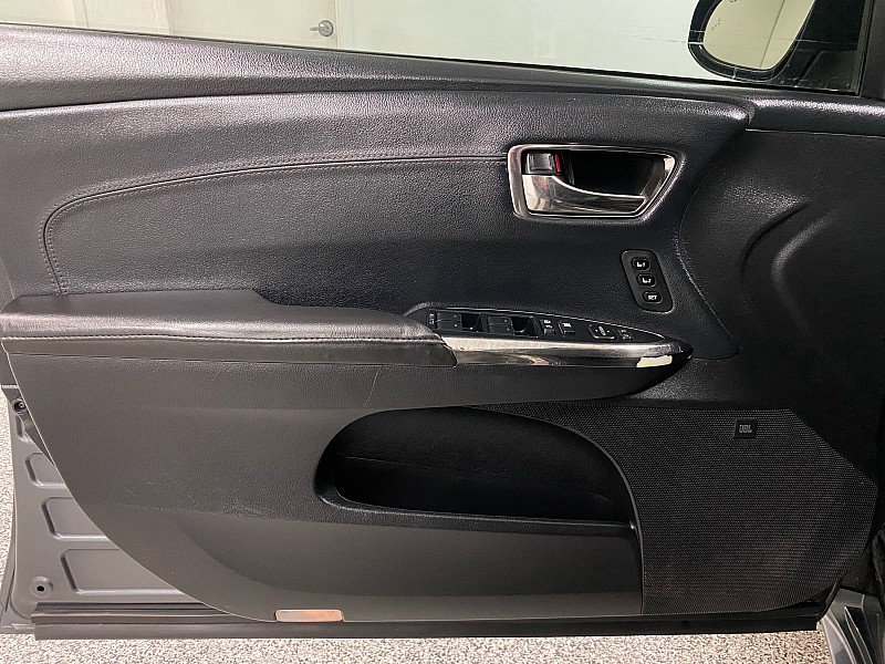 Used 2016 Toyota Avalon Limited w/ Protection Package image 9