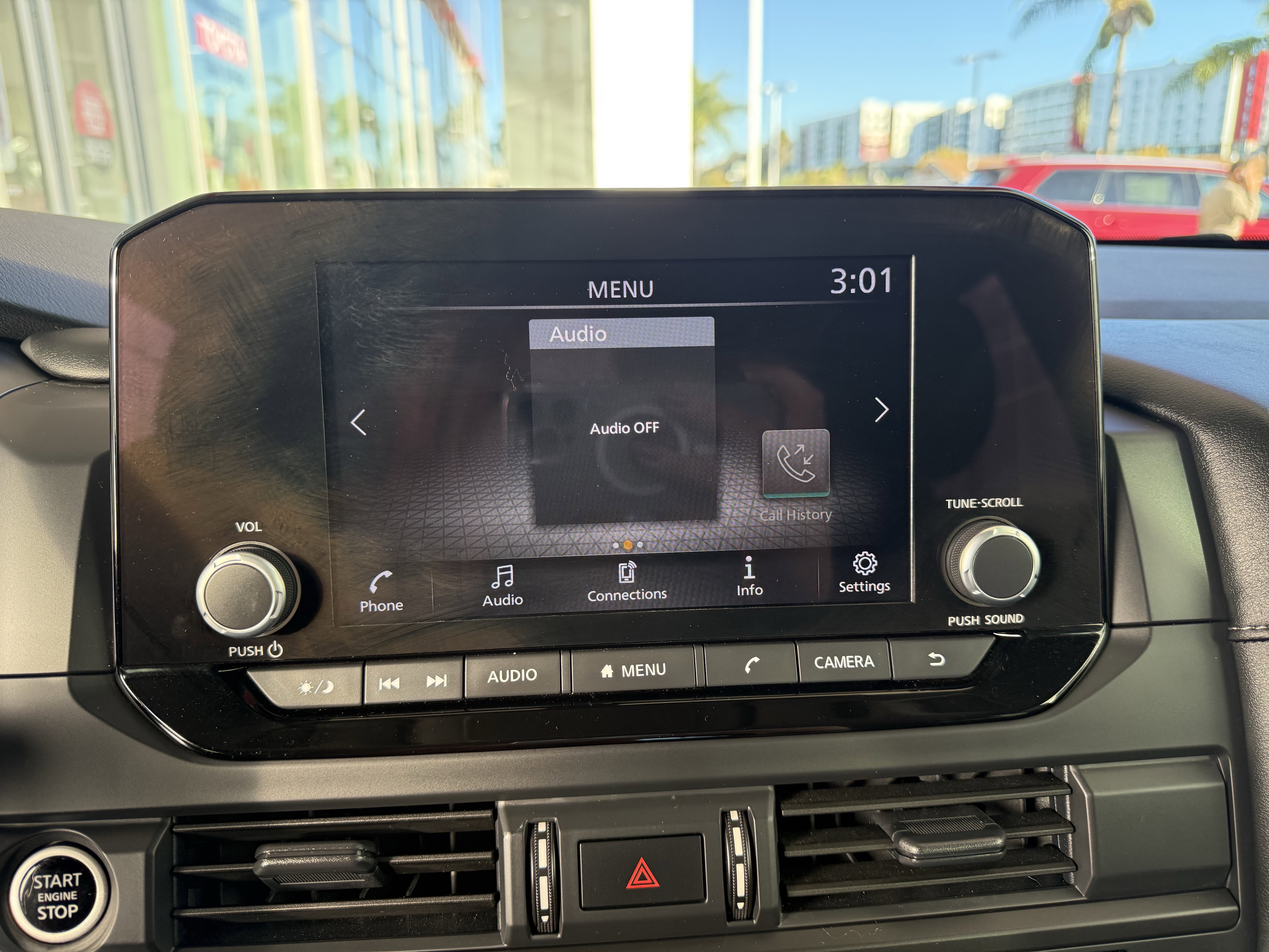 Used 2024 Nissan Pathfinder S image 18