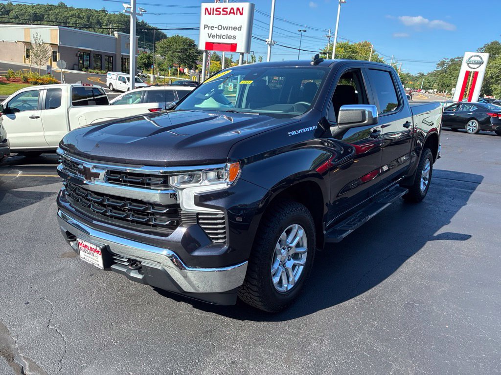 Used 2023 Chevrolet Silverado 1500 LT AWD/4WD image 3