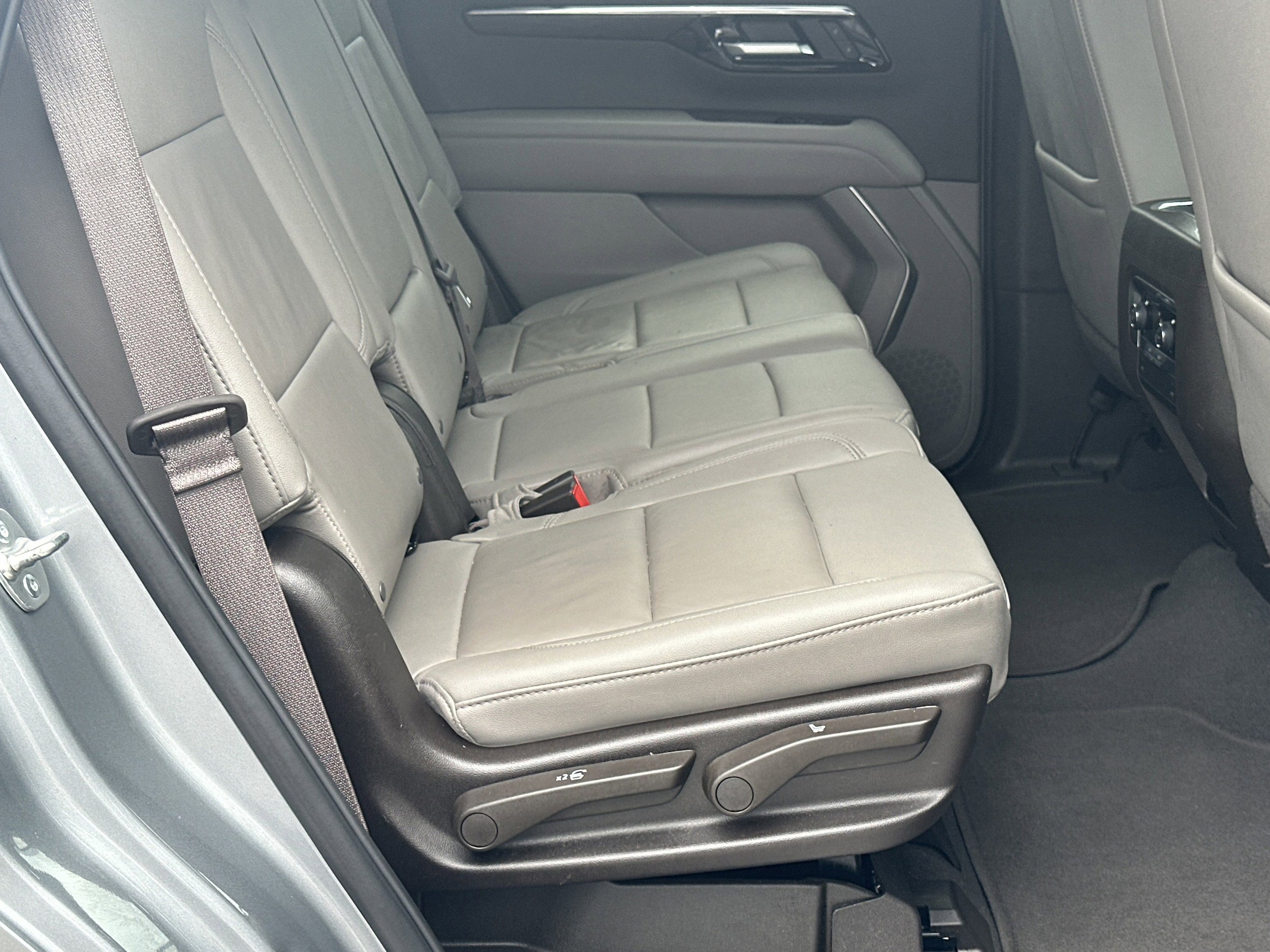 Used 2025 Chevrolet Tahoe LT RWD image 15