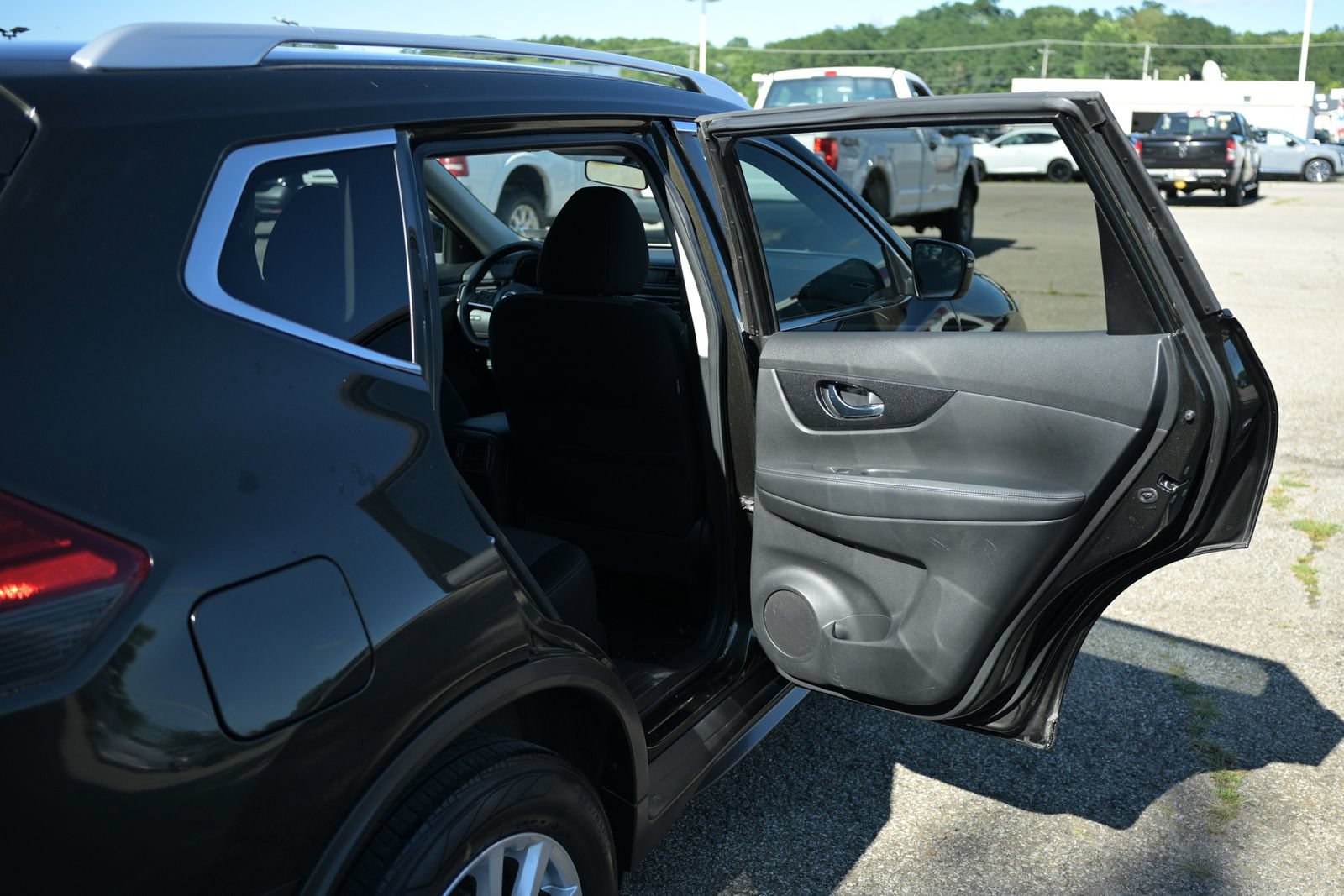 Used 2017 Nissan Rogue SV AWD/4WD image 41