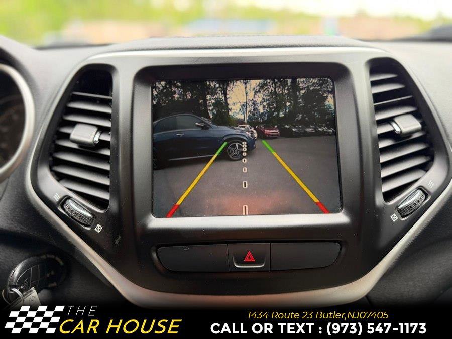 Used 2017 Jeep Cherokee Latitude w/ Comfort & Sound Group AWD/4WD image 28
