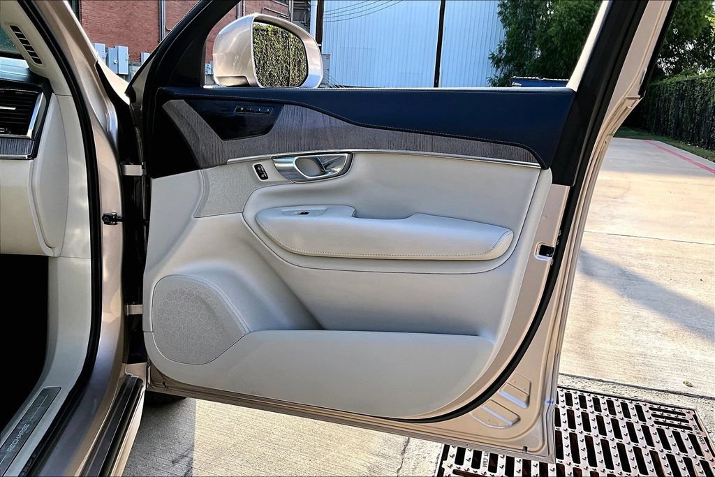 Certified 2023 Volvo XC90 T8 Ultimate AWD/4WD image 25