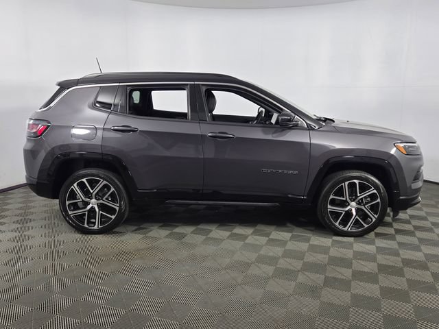 Used 2024 Jeep Compass Limited w/ Elite Group AWD/4WD image 10