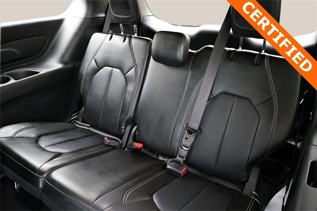 Used 2025 Chrysler Pacifica Select image 15