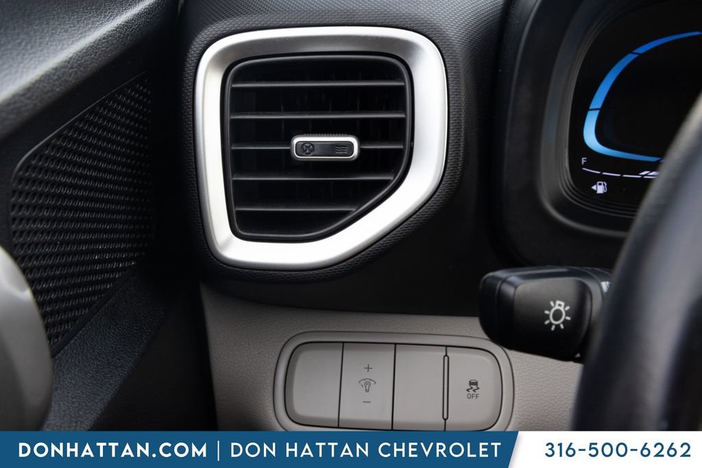 Used 2025 Hyundai Venue SEL FWD image 13