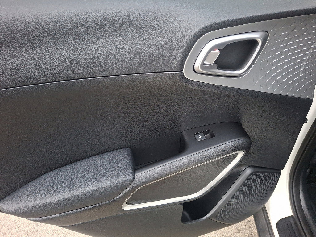 Used 2023 Kia Soul LX w/ Option Group 015 image 19