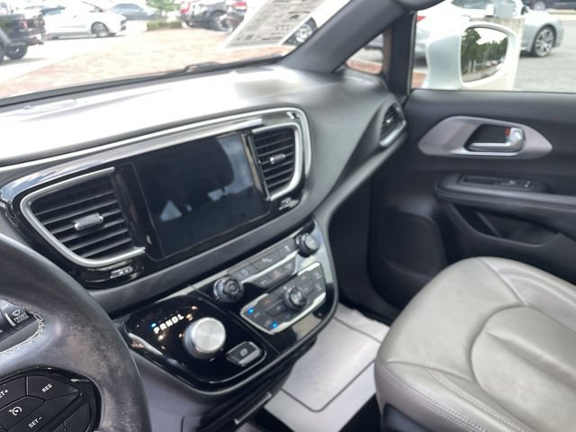 Used 2018 Chrysler Pacifica Touring Plus w/ S Appearance Package FWD image 14