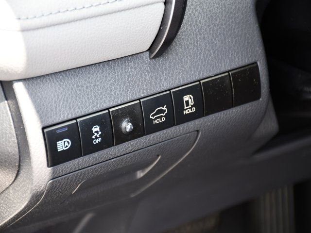 Used 2021 Toyota Camry LE AWD/4WD image 31