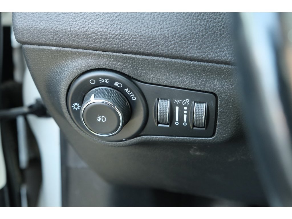 Used 2018 Jeep Compass Limited w/ Navigation Group AWD/4WD image 10