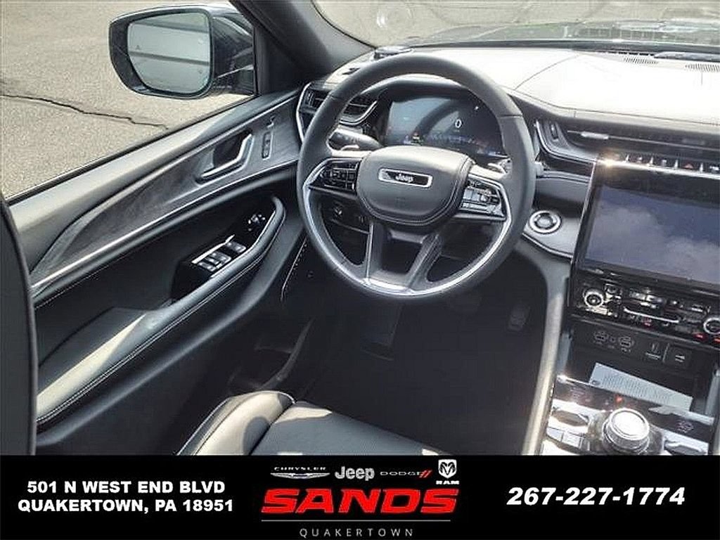 New 2023 Jeep Grand Cherokee Overland w/ Luxury Tech Group IV AWD/4WD image 12