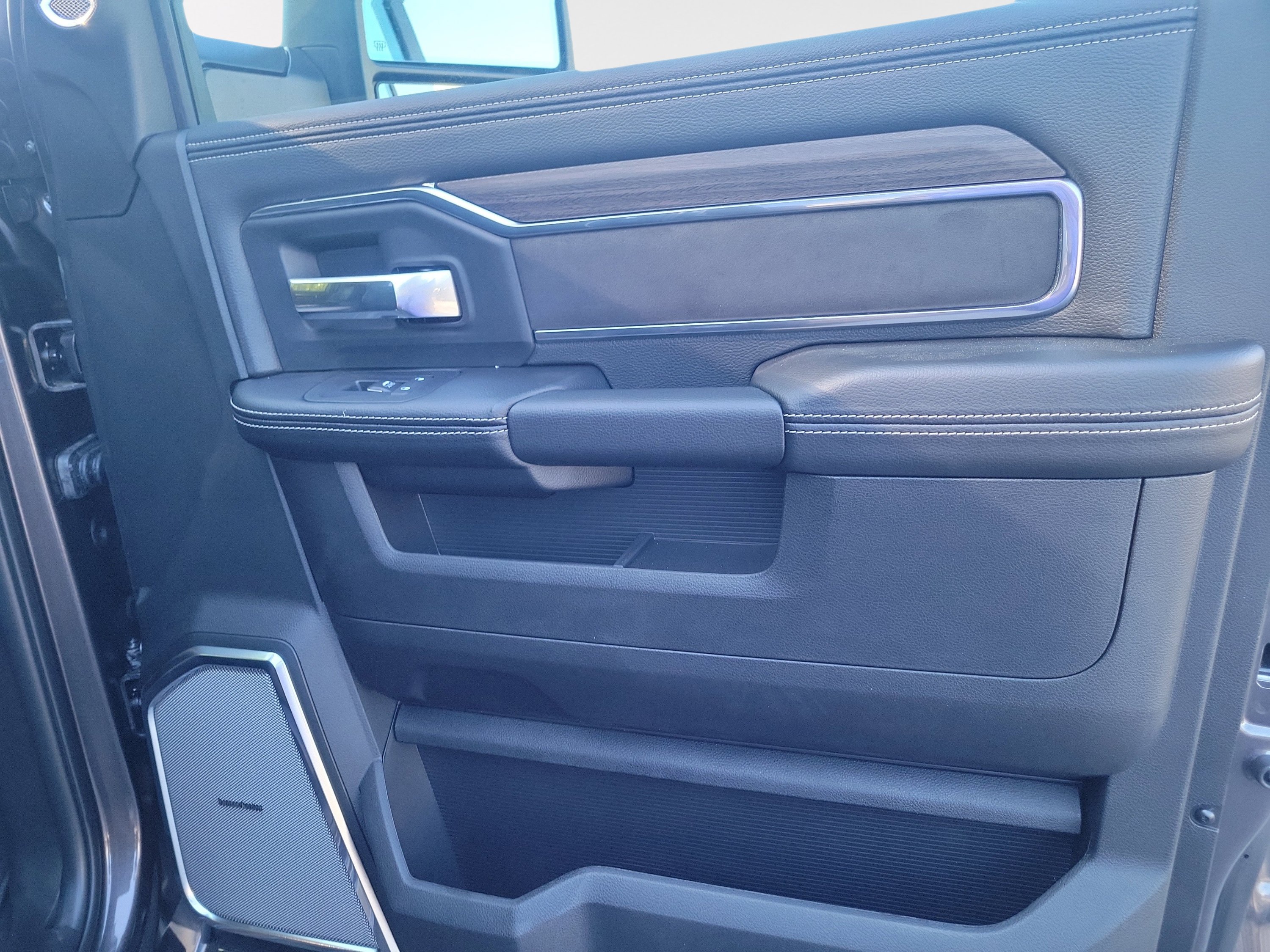 New 2026 RAM 2500 Laramie AWD/4WD image 21