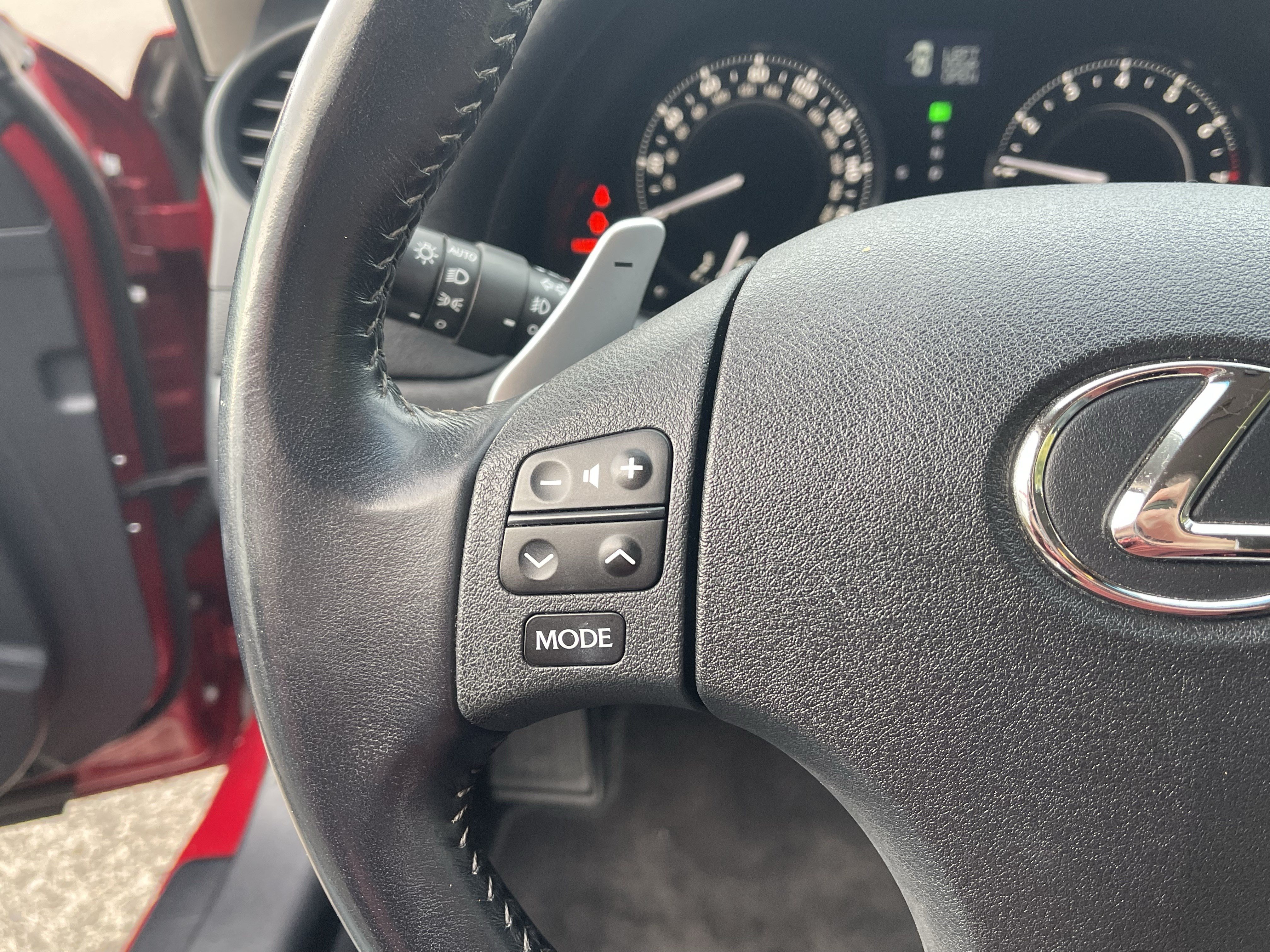 Used 2010 Lexus IS 250C w/ Luxury Pkg RWD image 16
