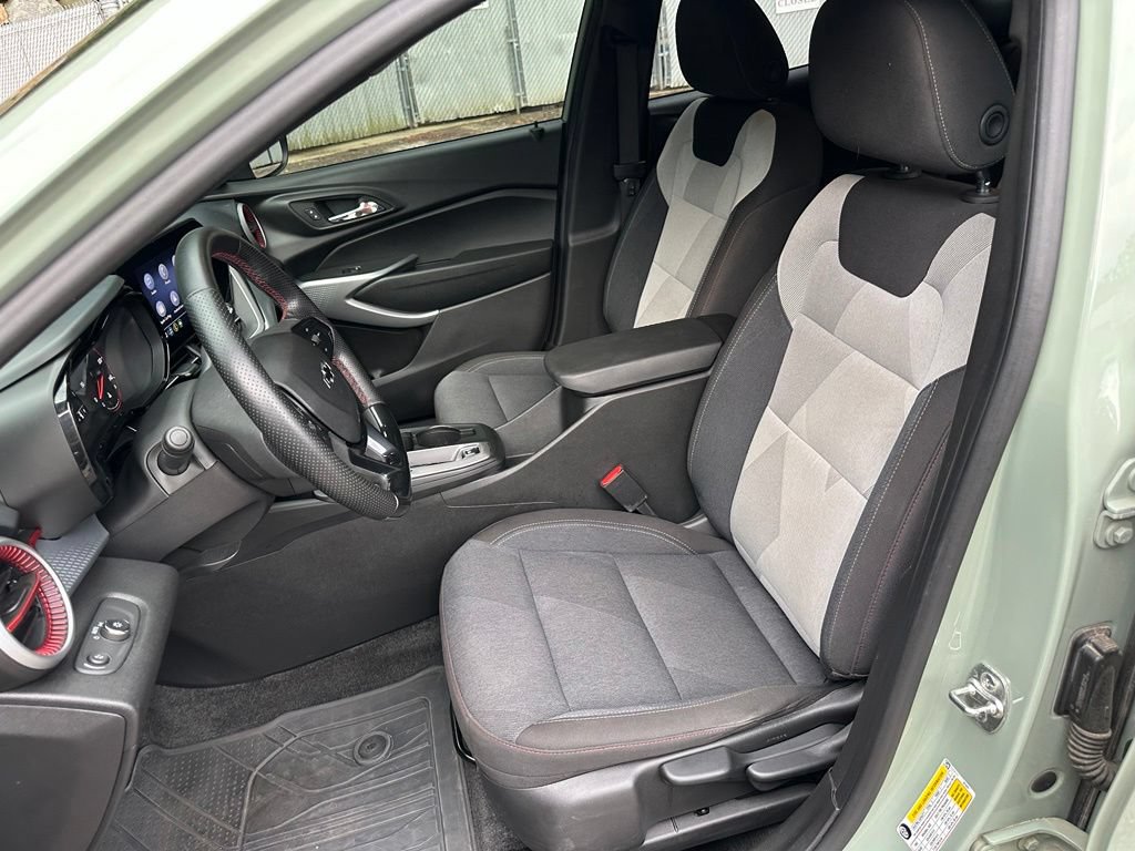 Used 2024 Chevrolet Trax RS w/ Driver Confidence Package FWD image 20