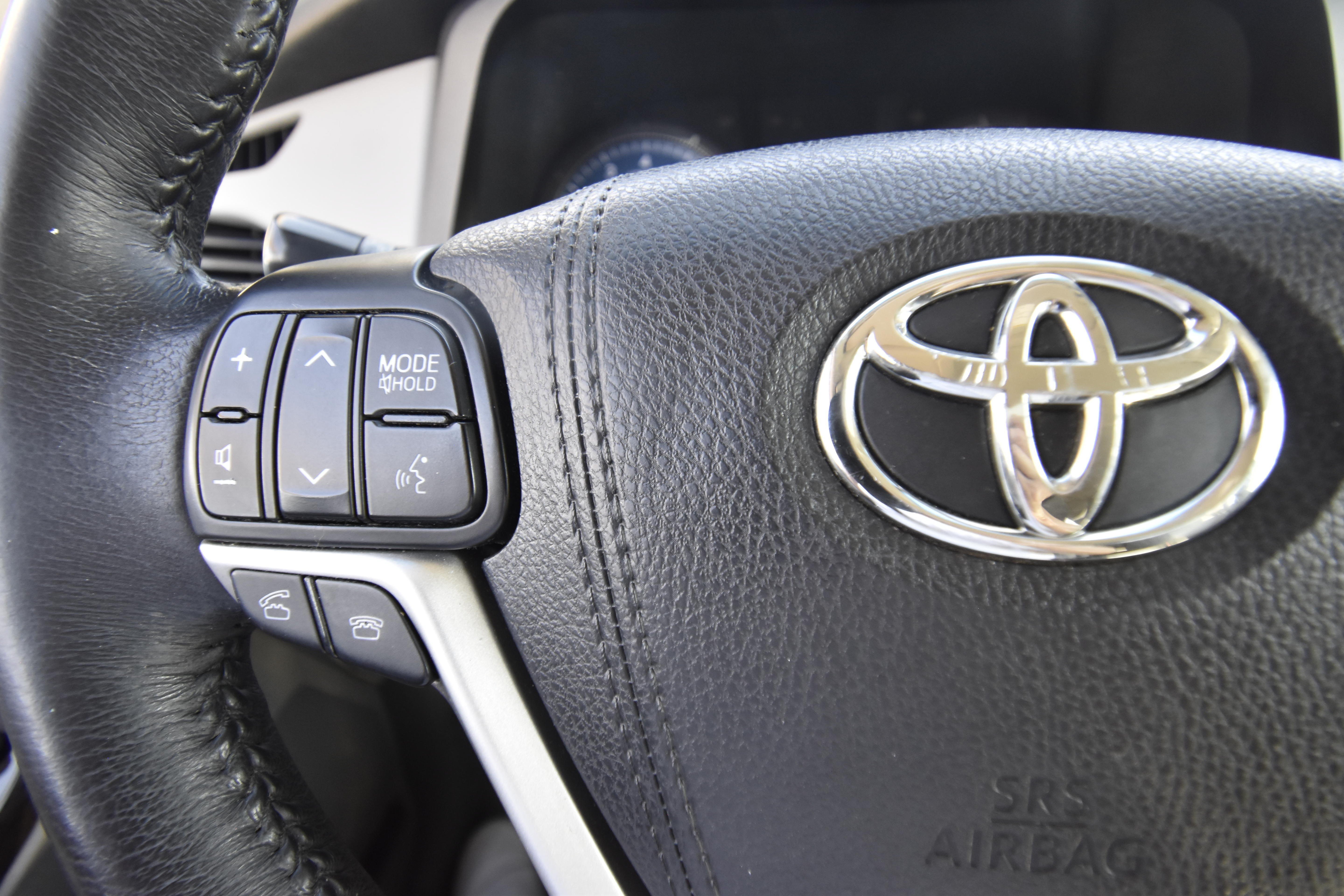 Used 2017 Toyota Sienna XLE FWD image 16