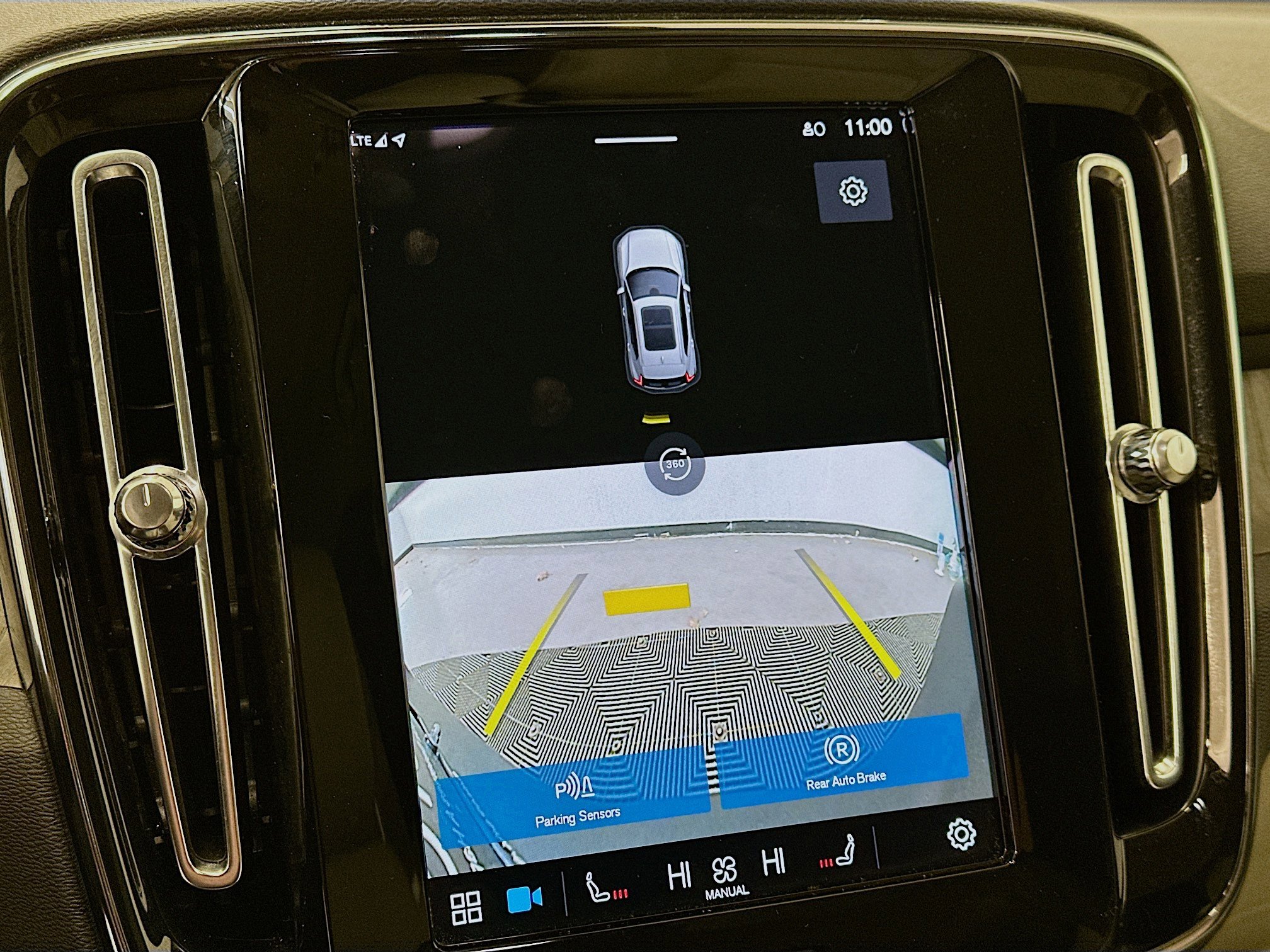 Used 2023 Volvo XC40 B5 Ultimate image 23