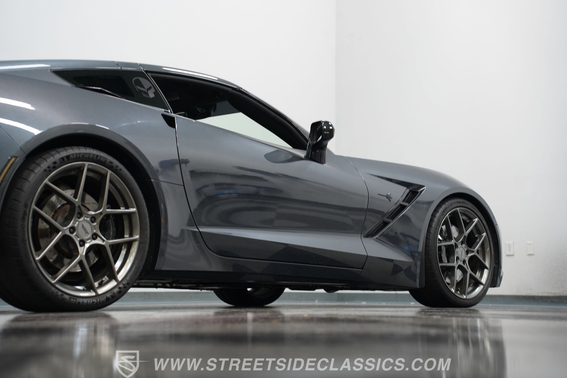 Used 2017 Chevrolet Corvette Stingray Coupe w/ Carbon Flash Badge Package image 27