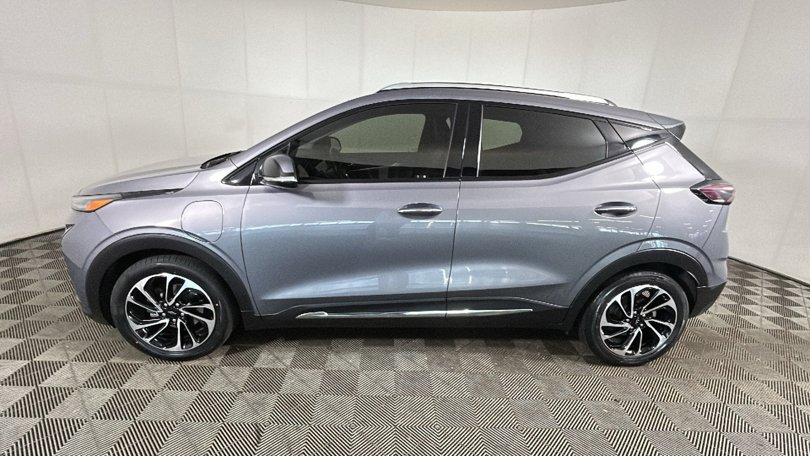 Used 2023 Chevrolet Bolt EUV Premier FWD image 6