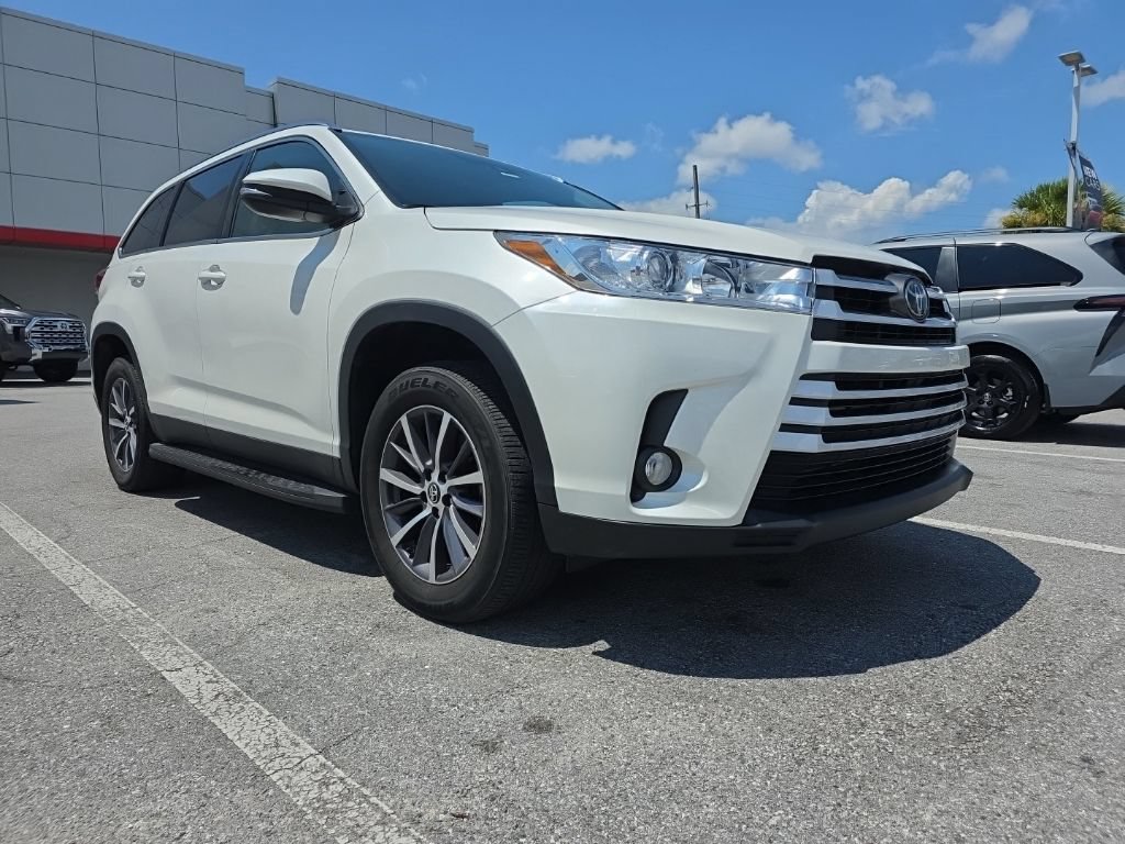 Used 2019 Toyota Highlander XLE FWD image 16