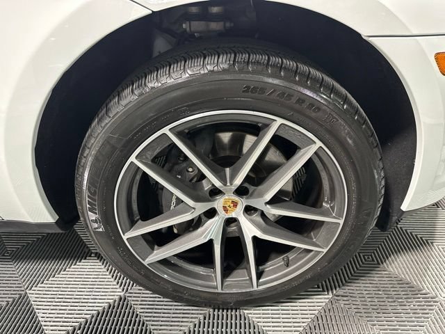 Used 2024 Porsche Macan AWD/4WD image 33