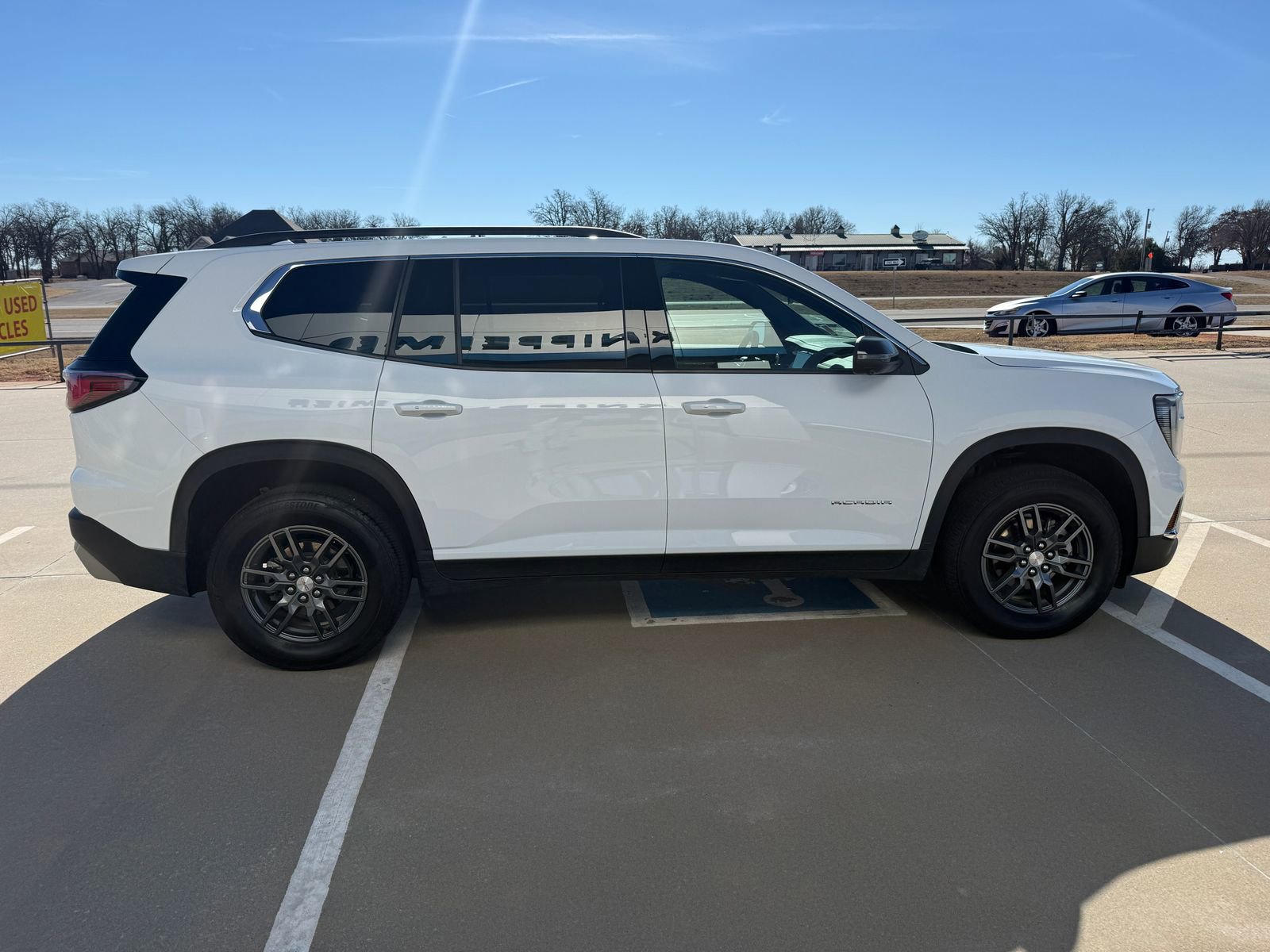 Used 2025 GMC Acadia Elevation image 6