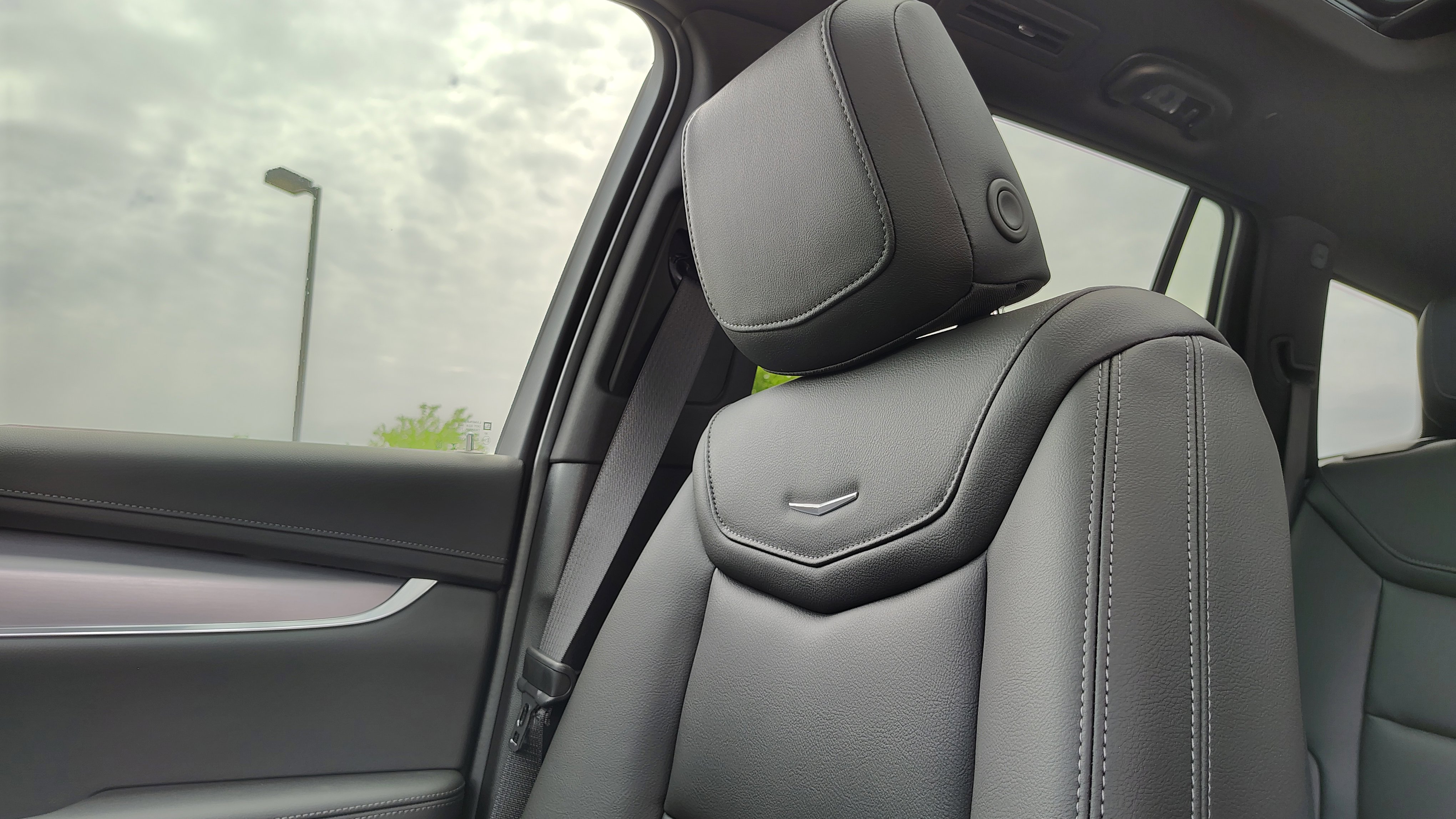 New 2025 Cadillac XT6 Luxury image 30