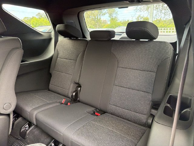 New 2027 Chevrolet Traverse LT w/ Sun and Wheel Package FWD image 23