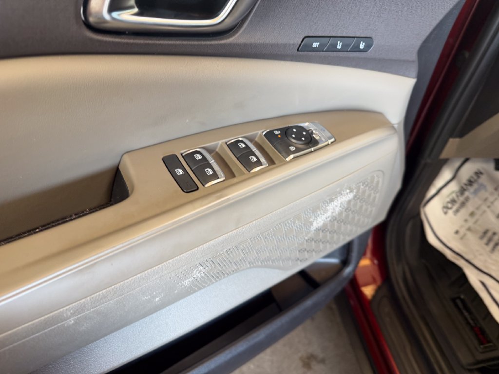Certified 2025 Kia Carnival SX FWD image 11