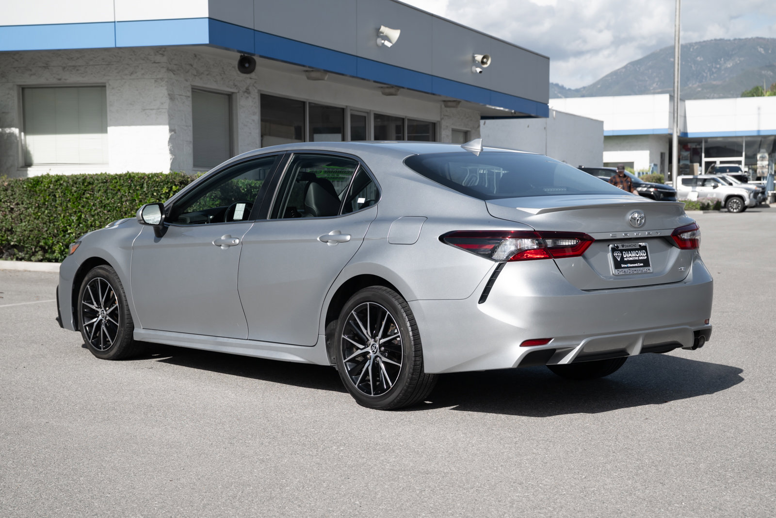 Used 2023 Toyota Camry SE image 6