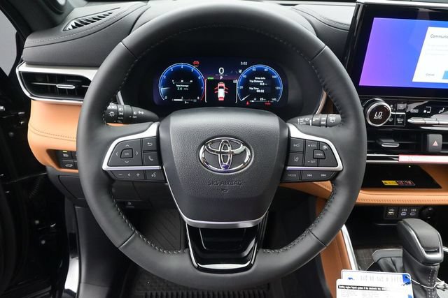 New 2026 Toyota Highlander Platinum AWD/4WD image 5
