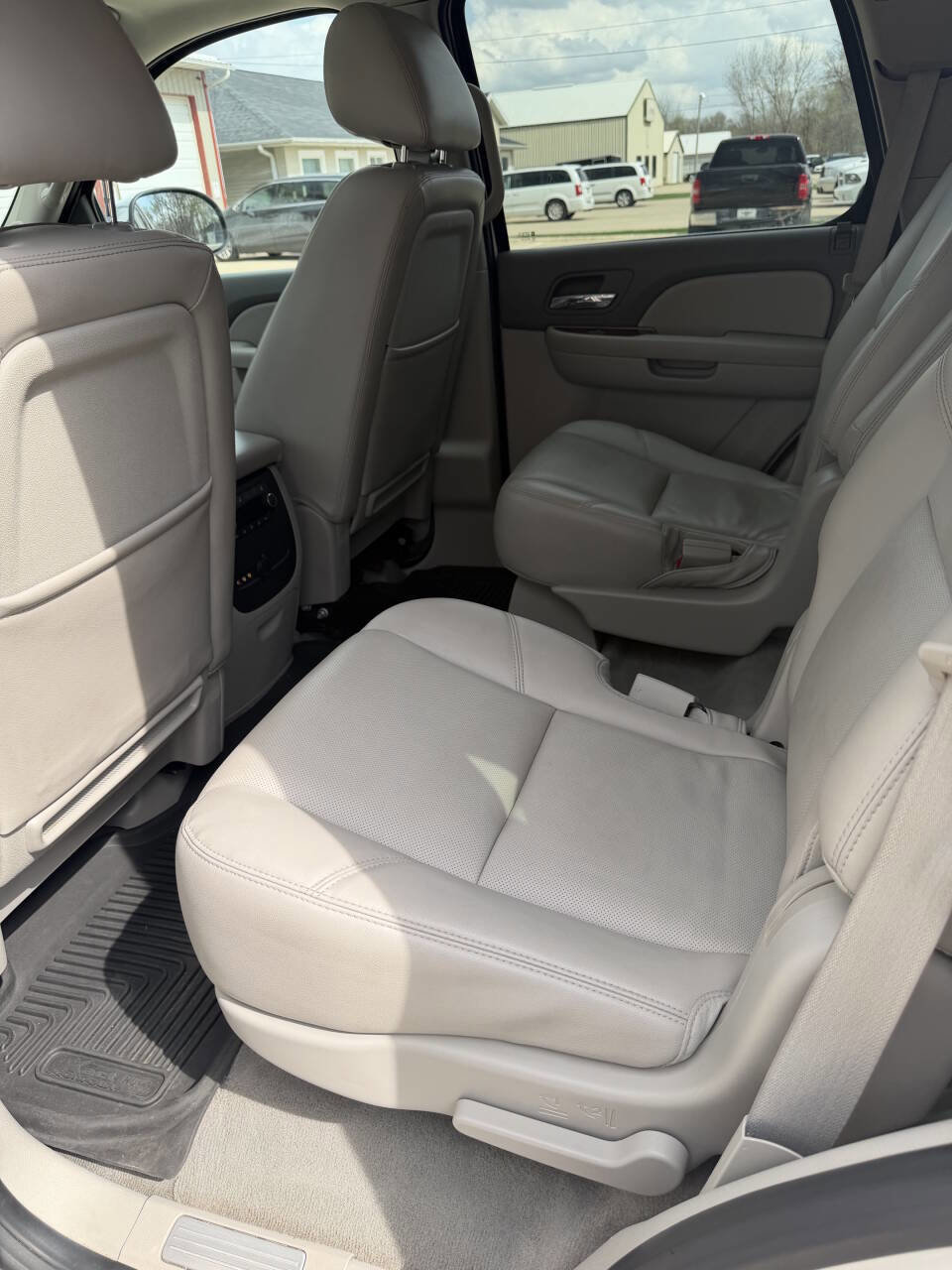Used 2011 Chevrolet Tahoe LTZ image 12