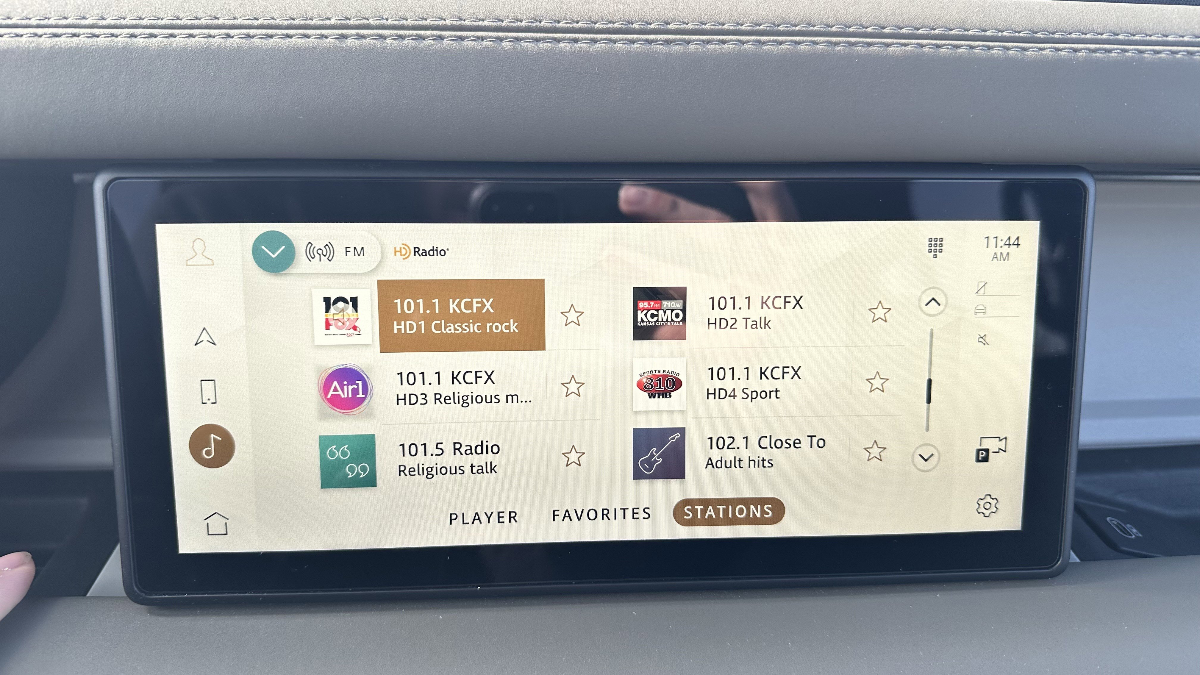 Used 2024 Land Rover Defender 110 X-Dynamic SE image 24