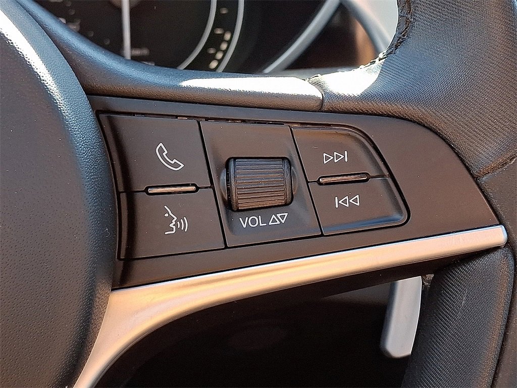 Used 2018 Alfa Romeo Giulia AWD image 18