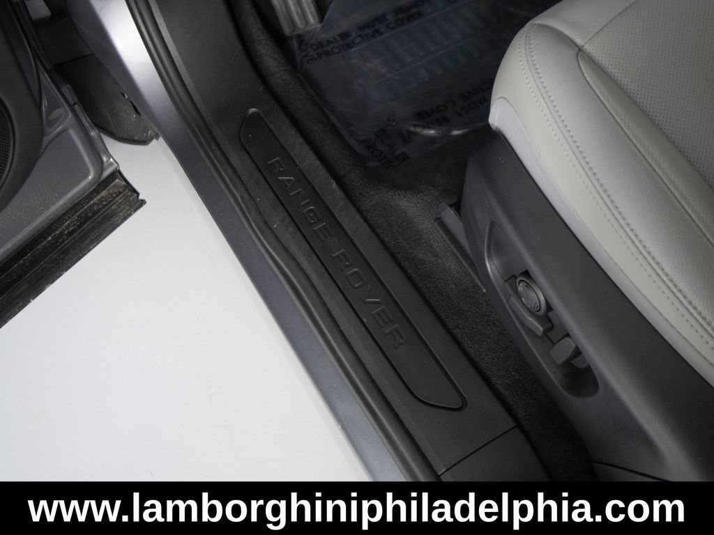Used 2025 Land Rover Range Rover Evoque S AWD/4WD image 14