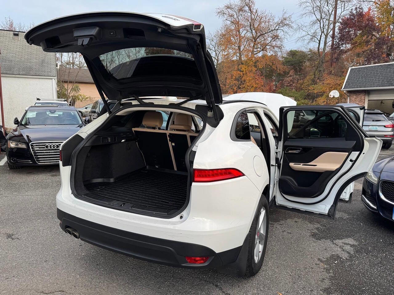 Used 2018 Jaguar F-PACE Premium image 8