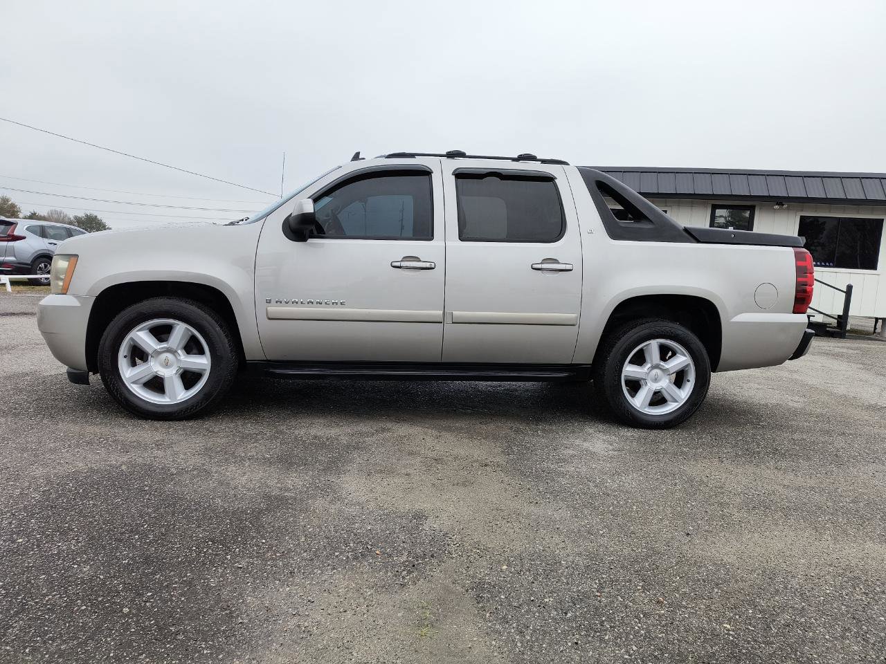 Used 2008 Chevrolet Avalanche LT RWD image 2