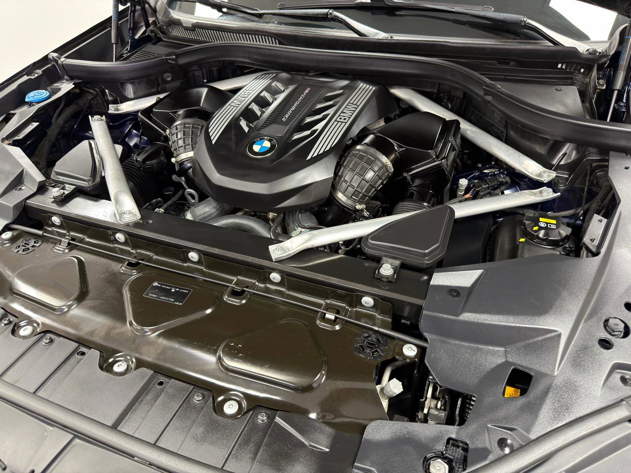 Used 2020 BMW X5 M50i w/ Executive Package image 37