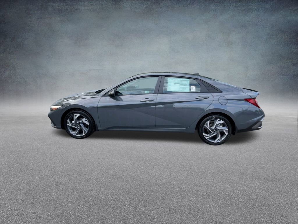 Used 2025 Hyundai Elantra Sport image 14